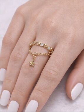 Francesca's Gold Chain Ring with Star Charm - Size 8.5